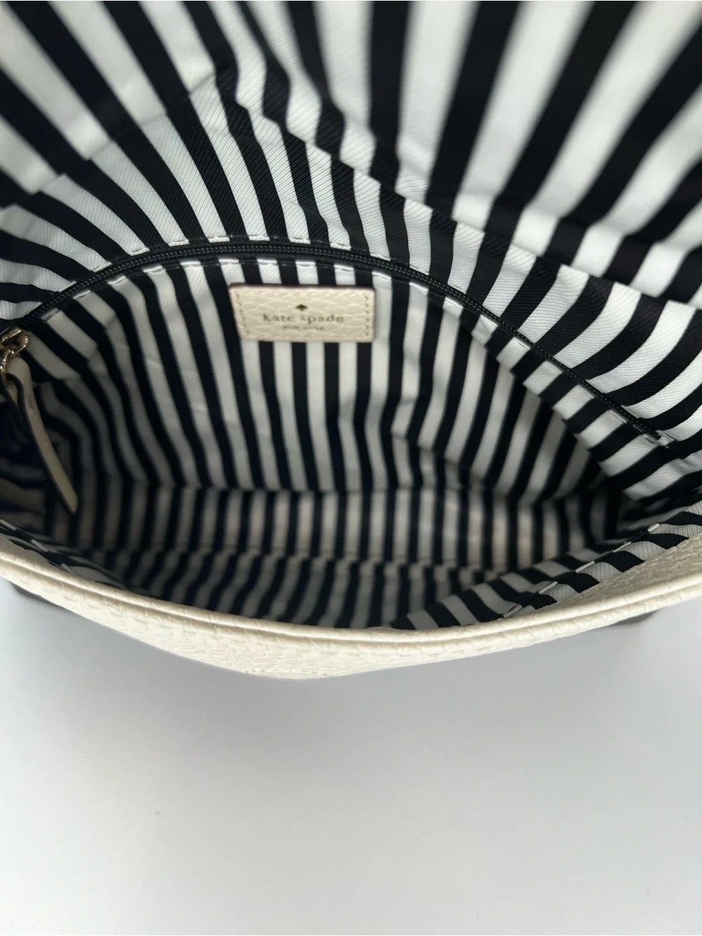 Kate Spade New York Black/White Colorblock Pebbled Zip Tassel